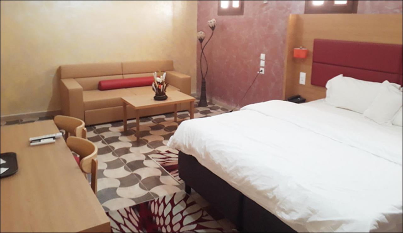 Takialt Hotel Адрар Екстериор снимка