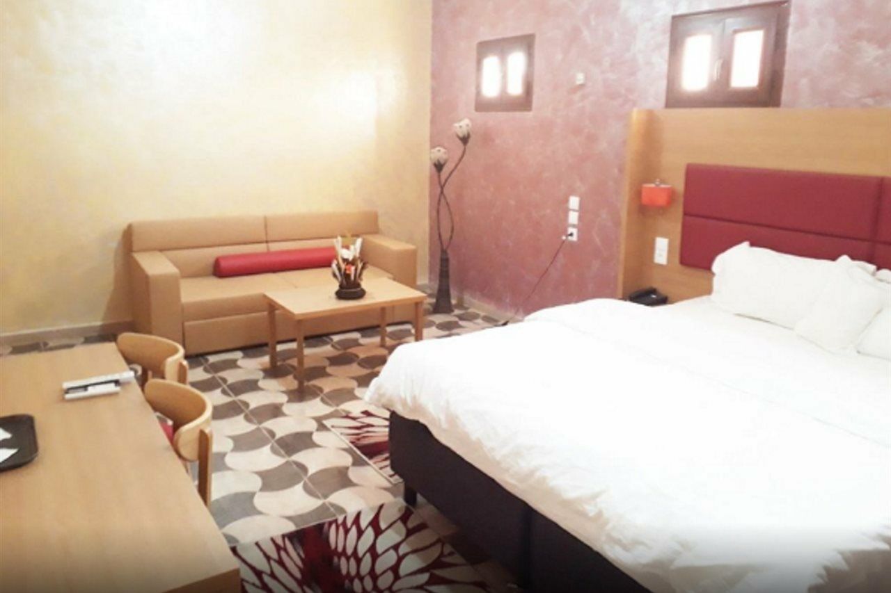Takialt Hotel Адрар Екстериор снимка